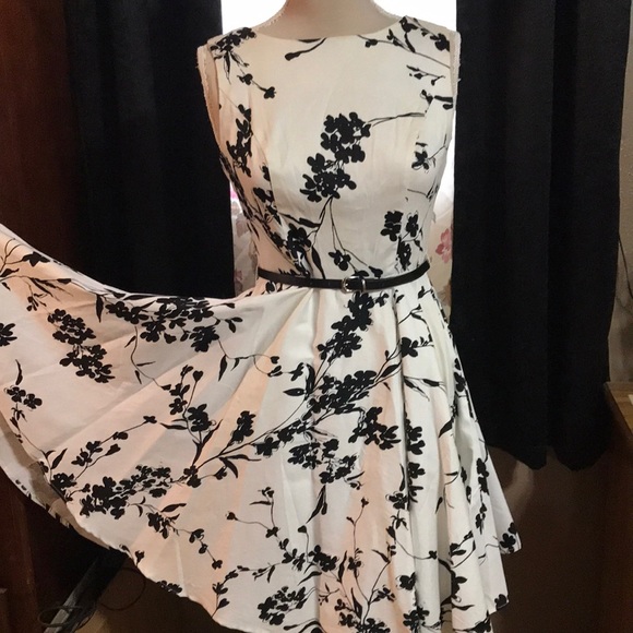 Sweet little black and white dress Size S - Picture 1 of 5